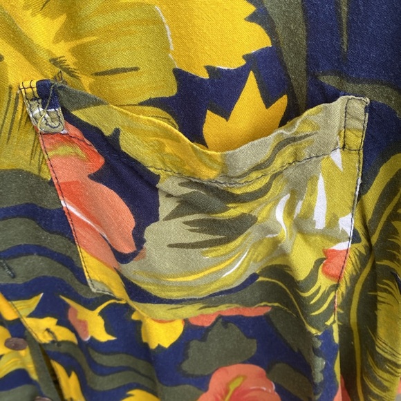 🛍️On Sale 🛍️ Vintage men’s Hawaiian shirt - Picture 4 of 7